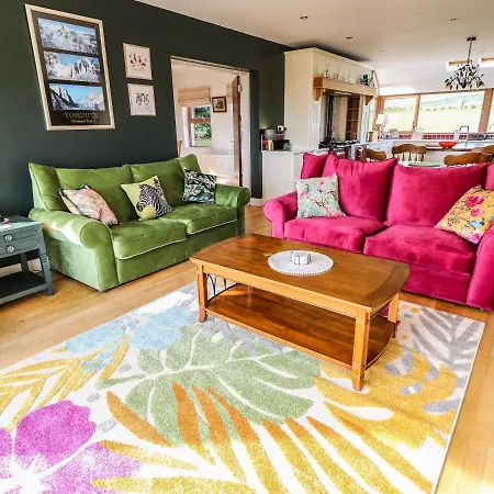 Millers Lane House * Aught Upper